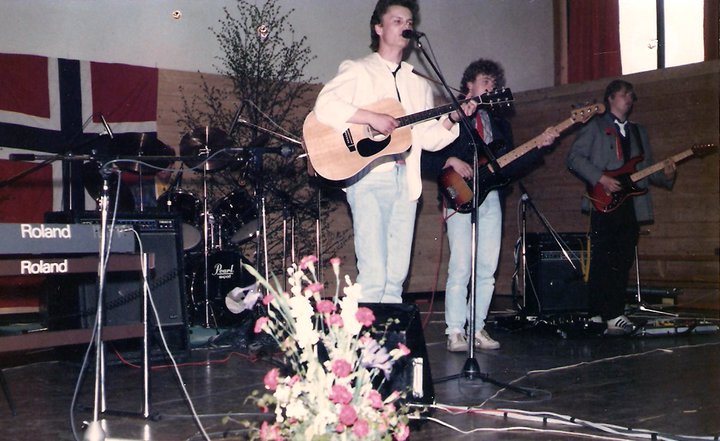 Finn Harald Red in concert with The Headlines, May 17, 1986